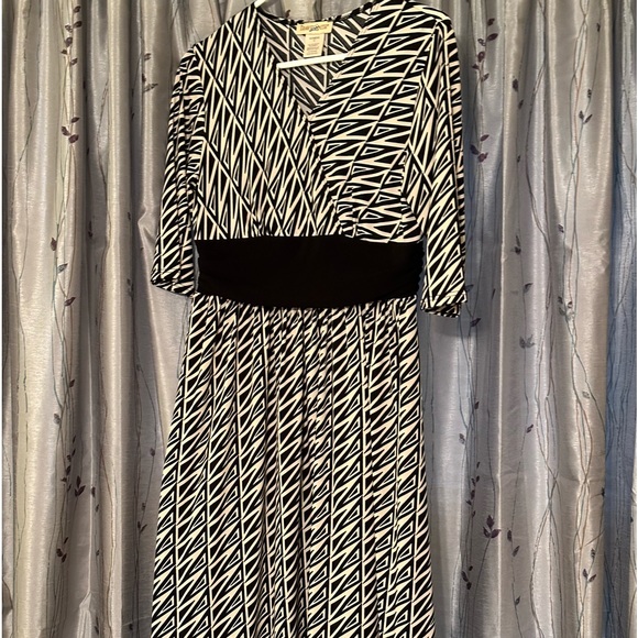 TravelSmith Crossover V Neck Empire Waist Black Cream Stretch Dress Small - Picture 4 of 13